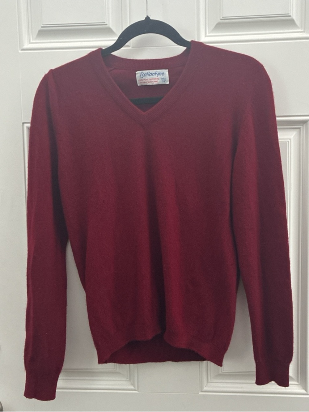 Vintage Ballantyne V-Neck Sweater in Burgundy 100% Cashmere  size Medium